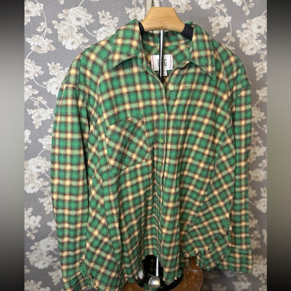 BDG Green Size S Flannel Plaid Raw Hem Oversized Button Down Urban Outfitters